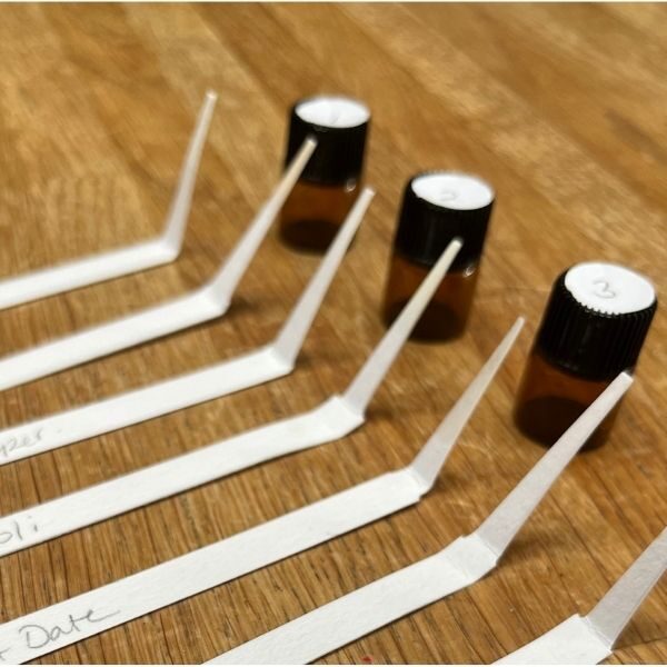 Aroma Studio - Sniff papers with 3 brown bottles on wooden table
