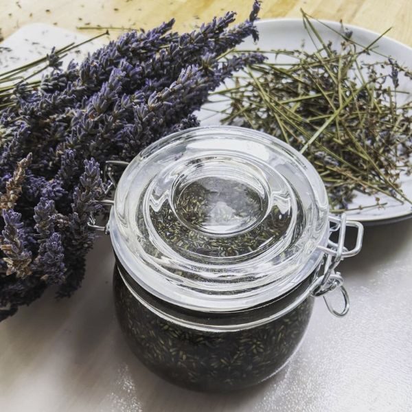 Aroma Studio - Lavendar flowers and lavendar in jar